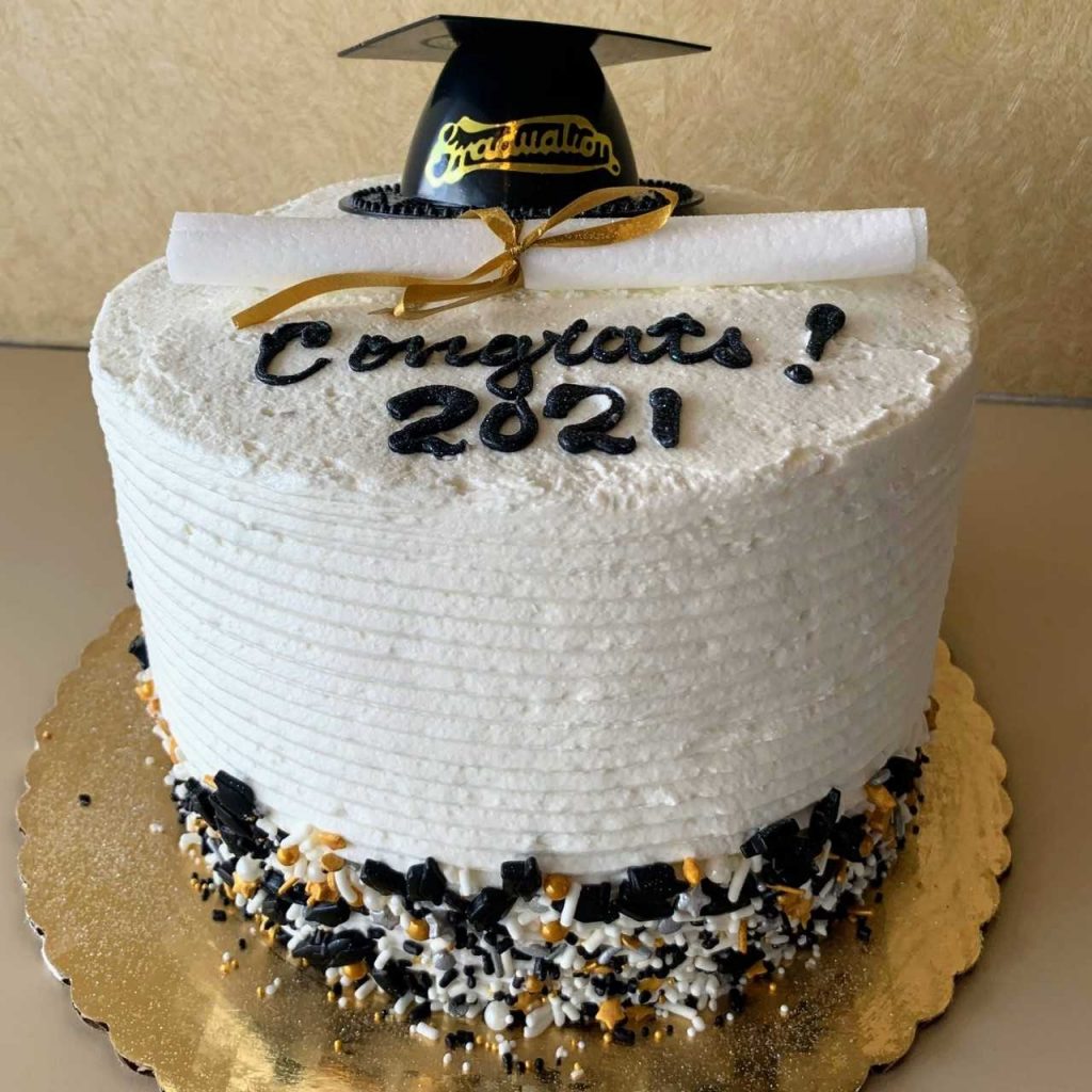 graduation centerpiece cake – Jarosch Bakery