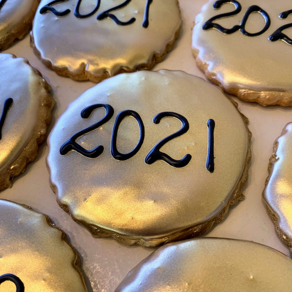 Metallic Gold Grad Year Cookie 2021